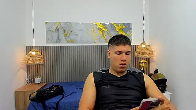 AlessandroFranco online show from July 7, 2026, 12:42 pm