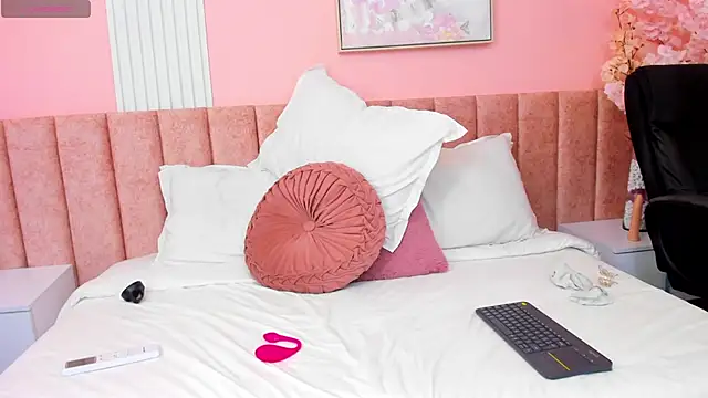 Skarlet Kiss online show from April 16, 2026, 9:39 pm