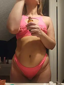 NicolePearl online show from April 14, 2026, 1:00 am