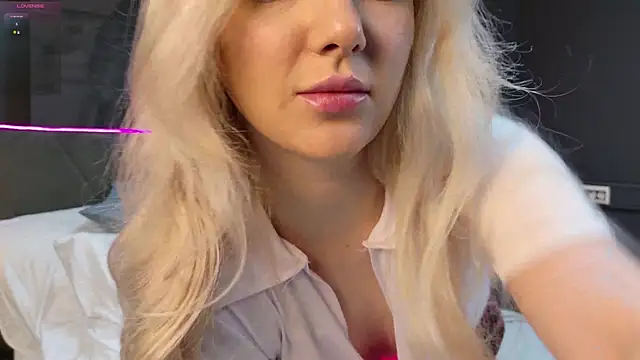 SiennaVoss online show from March 17, 2026, 6:17 am