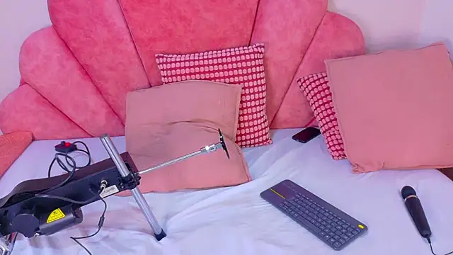 Meganlove   online show from May 6, 2026, 3:02 am