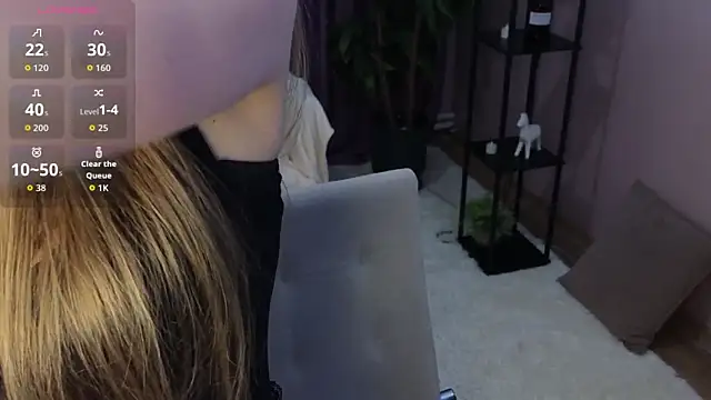 BlondeLina online show from April 19, 2026, 4:56 am