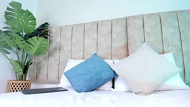 AgathaSavage online show from April 24, 2026, 3:09 am