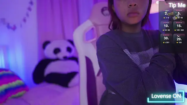 nahomy 2308 online show from April 16, 2026, 12:06 pm