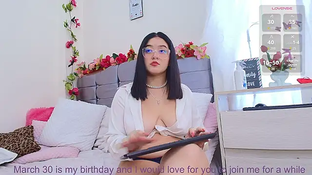 Isabella Roses  online show from March 21, 2026, 9:40 pm