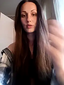 LunaCrystall online show from April 14, 2026, 4:13 pm