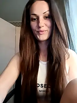 LunaCrystall online show from May 10, 2026, 4:23 pm
