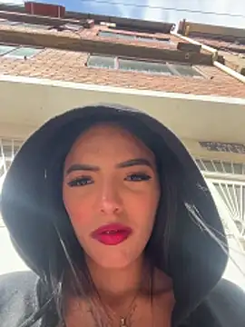 sylphiee  online show from April 2, 2026, 8:17 pm