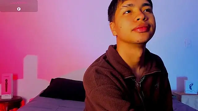 Snapshot of Lee_Colee chatting on April 28, 2026, 9:20 pm Lee Colee online show from April 28, 2026, 9:20 pm