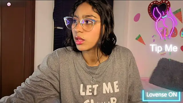 PaulaCutexs online show from April 14, 2026, 3:12 am