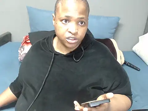 Snapshot of Bustydiva83 chatting on June 25, 2026, 12:53 pm Bustydiva83 online show from June 25, 2026, 12:53 pm