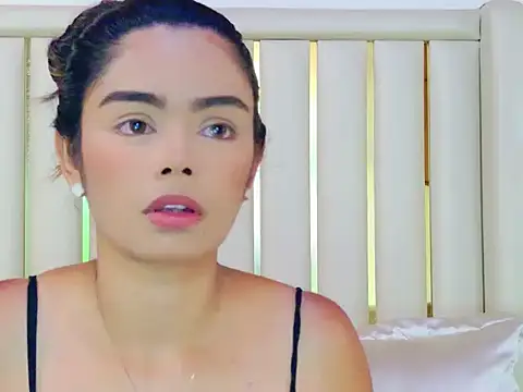 Snapshot of AnnieDesire chatting on April 16, 2026, 2:18 pm AnnieDesire online show from April 16, 2026, 2:18 pm