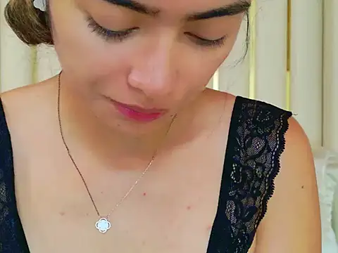 Snapshot of AnnieDesire chatting on April 28, 2026, 2:33 pm AnnieDesire online show from April 28, 2026, 2:33 pm