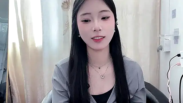 yiyibaby2026 online show from March 25, 2026, 1:44 am