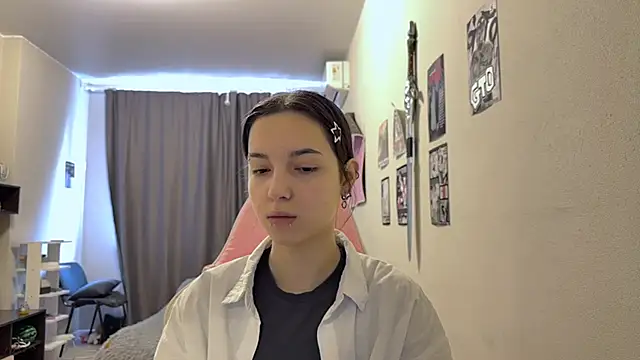 KateMiragee online show from May 18, 2026, 9:37 am