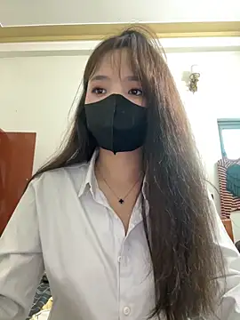 VyVy18 online show from May 18, 2026, 5:24 am