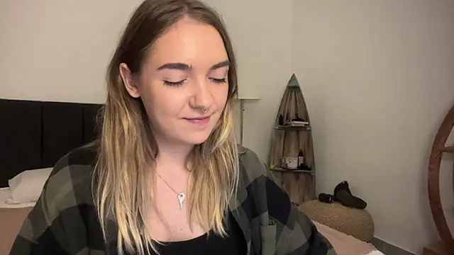 RoxyWet online show from April 16, 2026, 1:45 pm