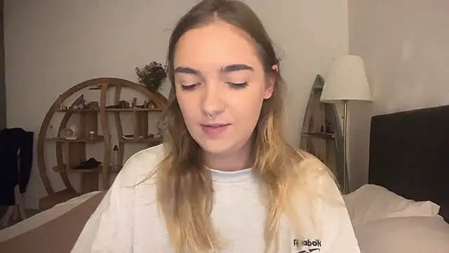 RoxyWet online show from June 24, 2026, 1:43 pm