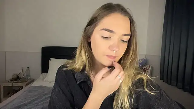 RoxyWet online show from July 23, 2026, 2:37 pm
