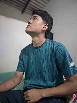 pabloflaquito23 online show from May 20, 2026, 1:45 am