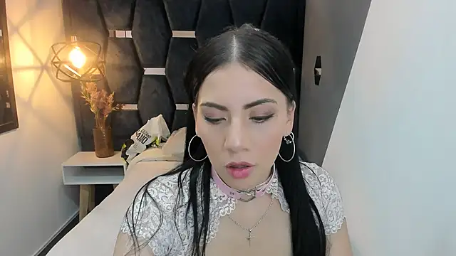 Abril Fox   online show from May 21, 2026, 8:05 pm