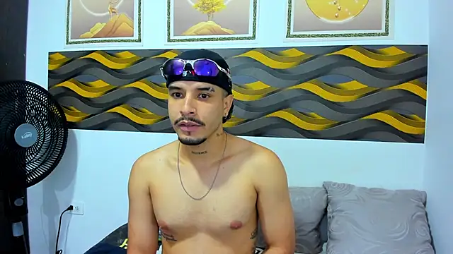 Leon Hotx online show from April 8, 2026, 7:47 pm