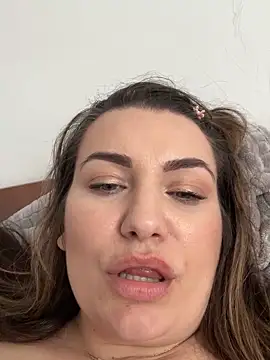 SweetCurvess online show from April 18, 2026, 2:10 pm