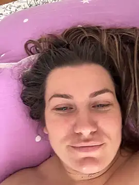 SweetCurvess online show from April 28, 2026, 7:35 am