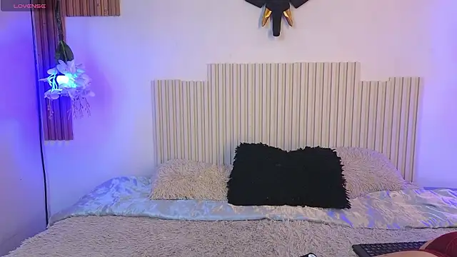 VixenxO online show from March 12, 2026, 5:52 pm