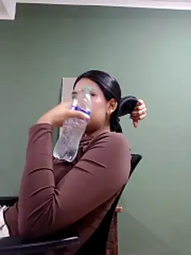 FiorellaLan online show from April 13, 2026, 9:42 pm