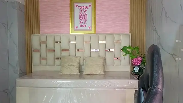 veronicaa s online show from July 7, 2026, 8:02 pm