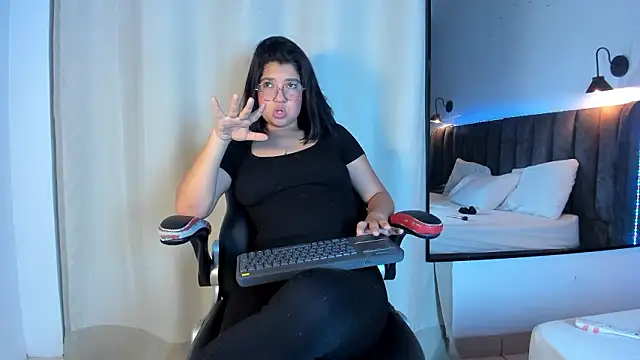 selena  smith1 online show from March 16, 2026, 3:23 am