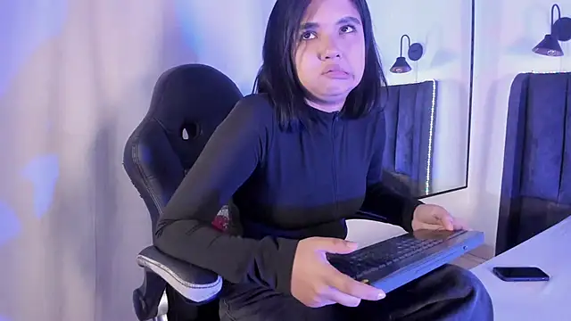 selena  smith1 online show from April 20, 2026, 5:32 am