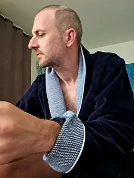 dufatcock online show from April 13, 2026, 12:43 pm