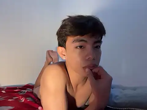 hottasianboy online show from April 5, 2026, 12:24 pm