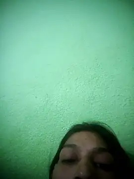 nidhiyadav00 online show from April 7, 2026, 7:03 pm