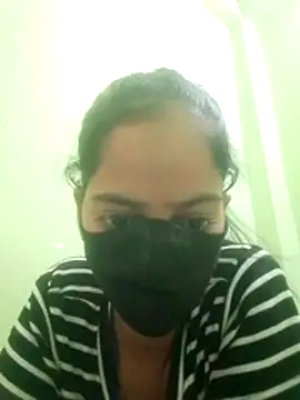 nidhiyadav00 online show from April 13, 2026, 9:15 am