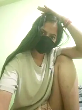 nidhiyadav00 online show from April 27, 2026, 6:39 pm