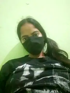nidhiyadav00 online show from May 2, 2026, 9:20 pm