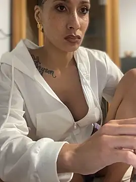 Snapshot of FerrariFrench chatting on September 28, 2025, 5:57 am FerrariFrench online show from September 28, 2025, 5:57 am