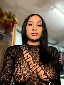 FerrariFrench online show from November 6, 2025, 3:29 am