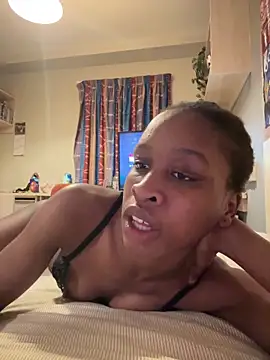 Halligirl online show from April 11, 2026, 7:18 pm