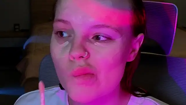 mollybossy online show from April 13, 2026, 12:16 am