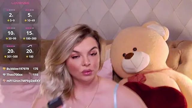 KimmBliss online show from April 21, 2026, 1:42 am