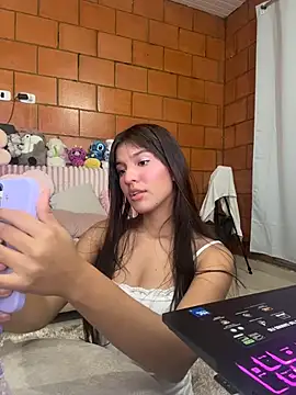 Snapshot of xayah_cute chatting on May 21, 2026, 5:36 am xayah cute online show from May 21, 2026, 5:36 am