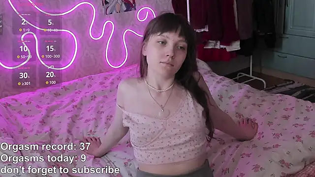 RileyNymph online show from April 19, 2026, 3:17 am