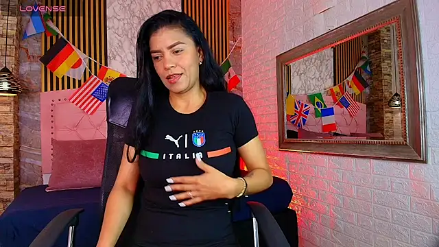 Snapshot of AishaCambell_ chatting on June 16, 2026, 11:24 am AishaCambell online show from June 16, 2026, 11:24 am