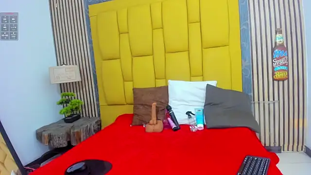  karlaruso online show from March 31, 2026, 11:54 am