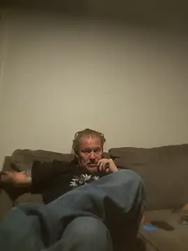 yourMasterisBored online show from April 3, 2026, 2:31 am