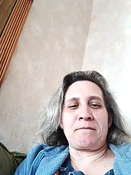 KatieLove133 online show from April 2, 2026, 1:42 pm